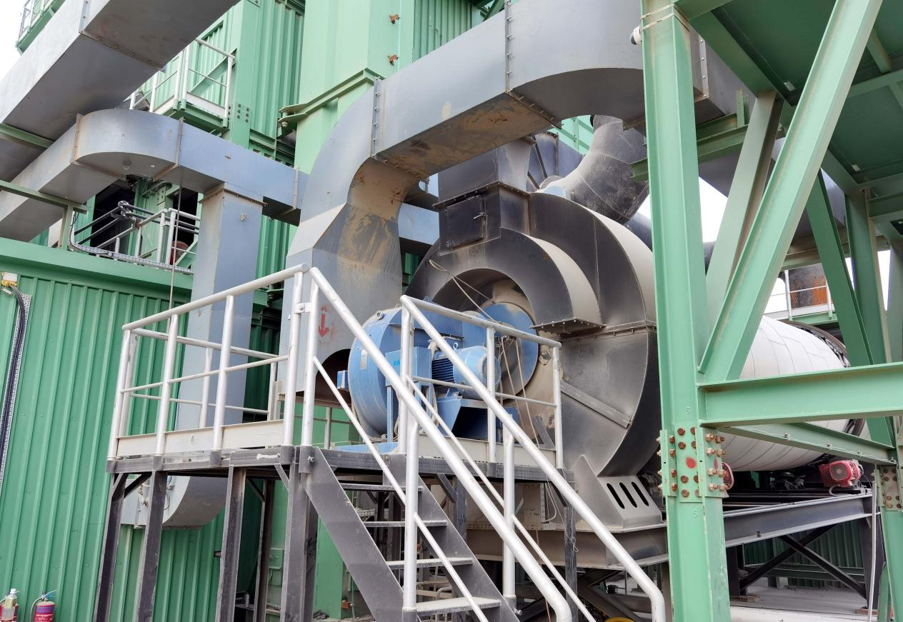 kxu02顺利参与试铺香港国际机场第三主跑道沥青混凝土基层