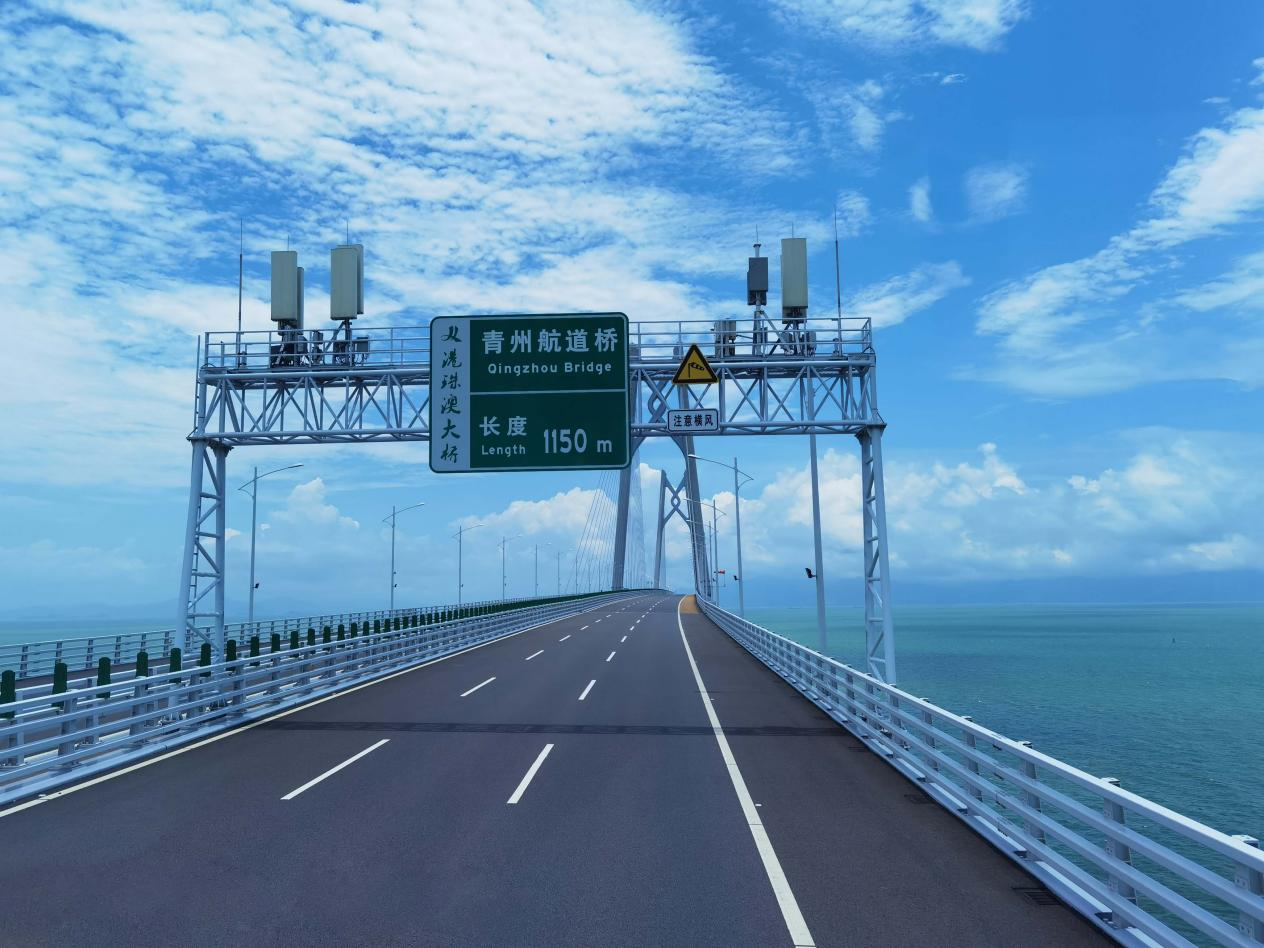 kxu02顺利参与试铺香港国际机场第三主跑道沥青混凝土基层